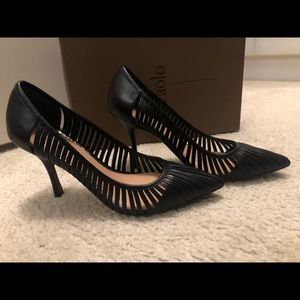 Black pumps 3.5”